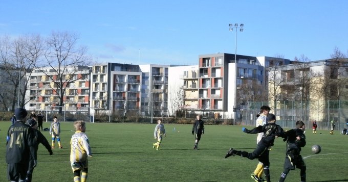 Hlasujte pro FC Zličín a pomozte získat peníze na nový povrch hřiště s umělou trávou.