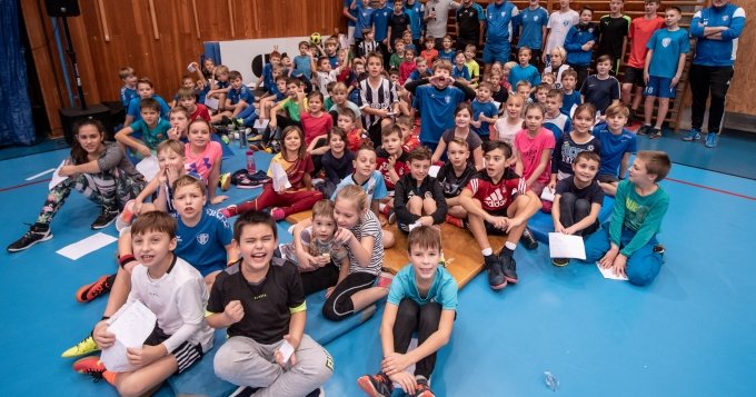 Z Vánočního fotbalového dne se stala na Zličíně příjemná sváteční tradice. Již počtvrté jsme tak mohli bavit děti na desítkách stanovišť.