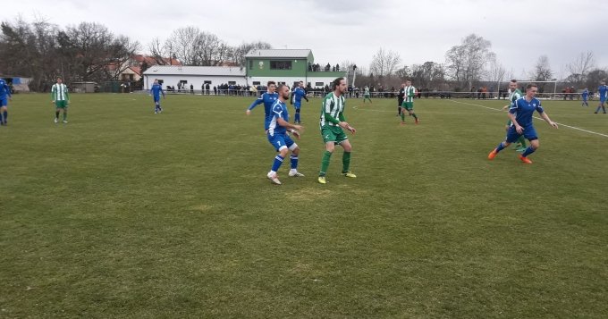 V úvodním jarním kole 1.A. třídy skupiny B, jsme v sobotu 9.3.2019 zajížděli na hřiště druhého celku naší skupiny – SK Dolní Chabry.