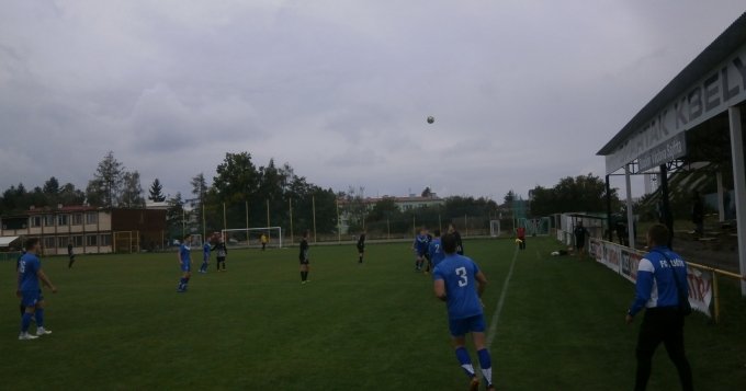 Ve 3. kole přeboru staršího dorostu jsme v sobotu 7.9.2019 zajížděli na hřiště Spartaku Kbely.