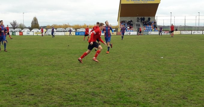 Ve 14.kole Pražského přeboru jsme zajížděli v sobotu 9.11.2019 na hřiště Přední Kopaniny.