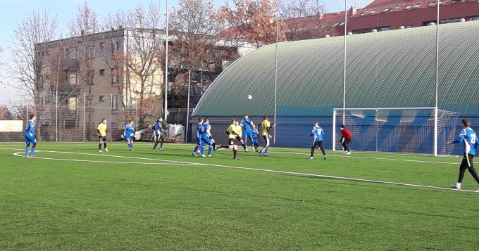 Ve čtvrtek, 3. prosince, kdy byla rozvolněná vládní opatření, začal opět fungovat ,,fotbalový život“ ve zličínském areálu.