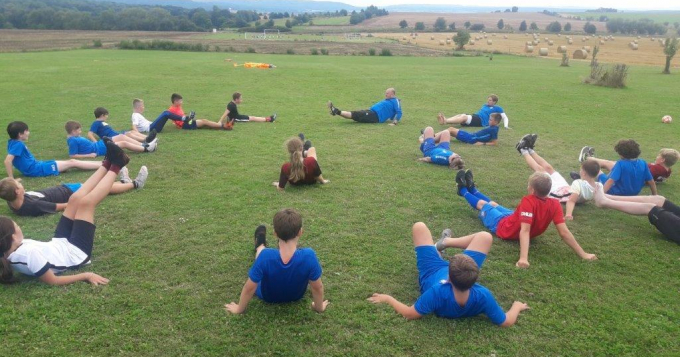 V článku Vám přinášíme krátké shrnutí fotbalových kempů a soustředění, které fotbalový klub pořádal v srpnu.