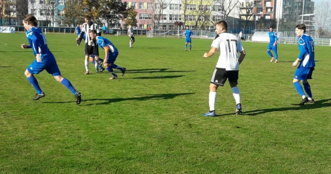V 16. kole pražského přeboru jsme v sobotu 6. 11. 2021 hostili mužstvo SK Hostivaře. V předehrávce prvního jarního kola jsme získali před ,,zimním spánkem“ získali velice důležité tři body !