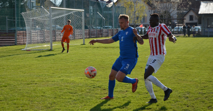 V dohrávce 22. kole Pražského přeboru mužů, jsme ve středu zajížděli do Kolodějí, kde nás čekala rezerva Žižkovské Viktorie. Nutno podotknout, že na kvalitu utkání měl stav hrací plochy, které bylo na hranici regulérnosti …