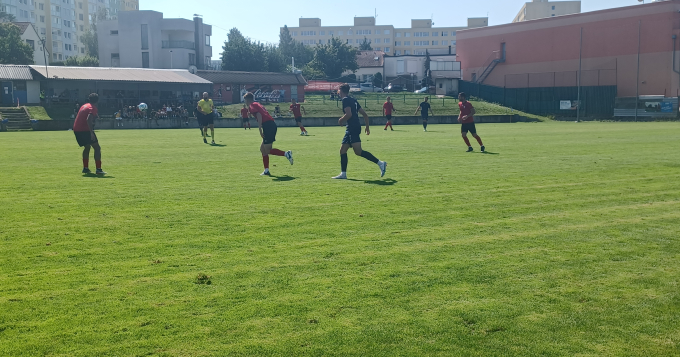 V sobotu 19.6.2023 jsme zajížděli v rámci 3. kola Pražského přeboru mužů, na hřiště Dukly JM resp. jejich ,,azylu“ na Chodově.