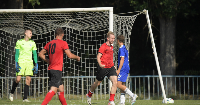 Ve 4. kole Veolia Pražská teplárenská přeboru mužů jsme v neděli 1.9.2024 zajížděli do Krče, kde na velice špatném hřišti nastupuje Slavoj Vyšehrad.