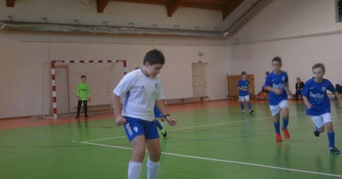 V sobotu 8.12.2018 jsme ve sportovní hale ZŠ Ruzyně pořádali již tradiční mikulášský halový turnaj o pohár tajemnice Mč Praha 5 Zličín, který byl určen pro hráče ročníků narození 2008 a mladší.