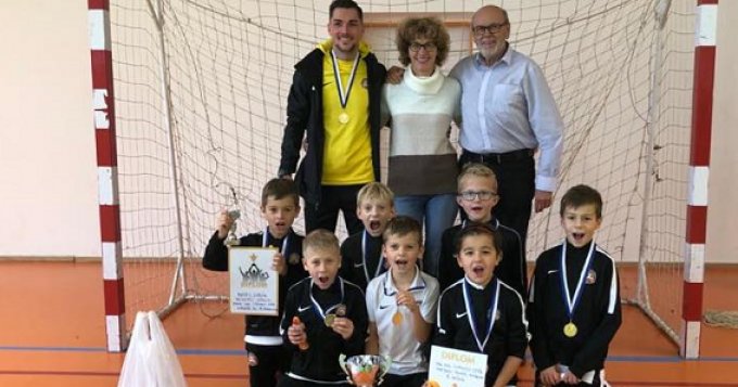 V sobotu se v ruzyňské hale sešlo šest týmů, které zápasili v již tradičním turnaji - O pohár tajemnice MČ Praha Zličín. Domácí Zličín postavil 2 týmy.