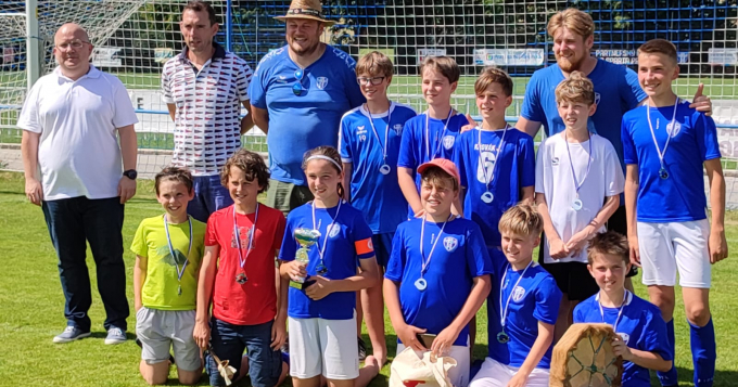 V neděli 19.6.2022 se odehrál na Zličínském hřišti další ročník tradičního letního turnaje O pohár starostky Mč Praha Zličín. Letošního ročníku se účastnilo celkem 9 mužstev a určitě bylo na co koukat.