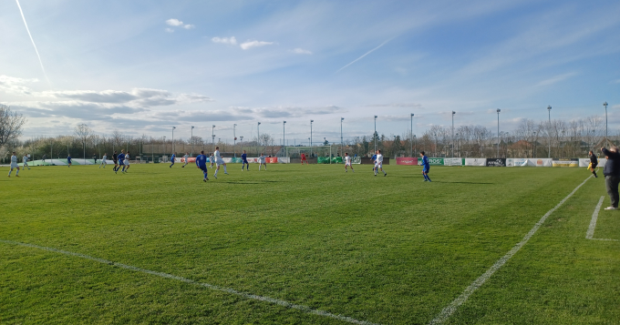 Ve 20. kole VEOLIA PRAŽSKÁ TEPLÁRENSKÁ přebor mužů jsme v sobotu 5.4.2025 zajížděli do Dolních Chaber. Kde na velice nekvalitním hřišti čekal domácí celek, který se v tabulce nachází na 15. místě.