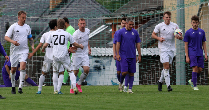 Ve 24. kole VEOLIA PRAŽSKÁ TEPLÁRENSKÁ přebor mužů, jsme v neděli 4.5.2025 zajížděli na hřiště Slovanu Kunratice.