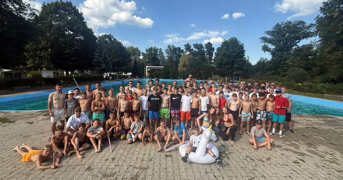 Jak se již stalo v posledních letech tradicí, tak v tomto termínu absolvují soustředění v hotelu Ort u Sobotky. Letos jsou to mužstva dorostu – U19 a U17, starších žáků U15 a U14 a mladších žáků U13.