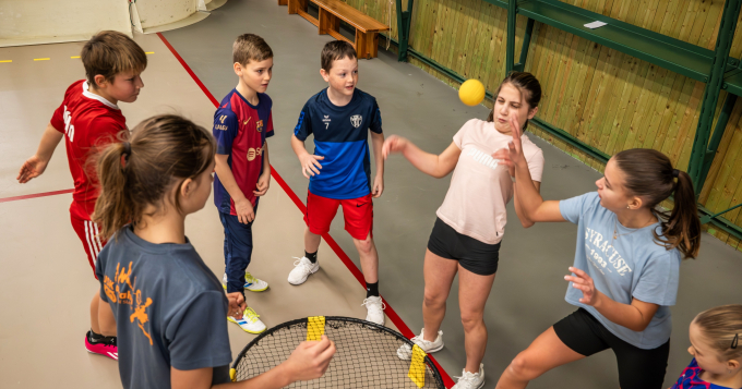 Potřebujete den před Štědrým dnem ještě něco zařídit? My vám rádi pohlídáme děti, a ještě jim dáme čtyři hodiny plné sportu, soutěží a zábavy.
