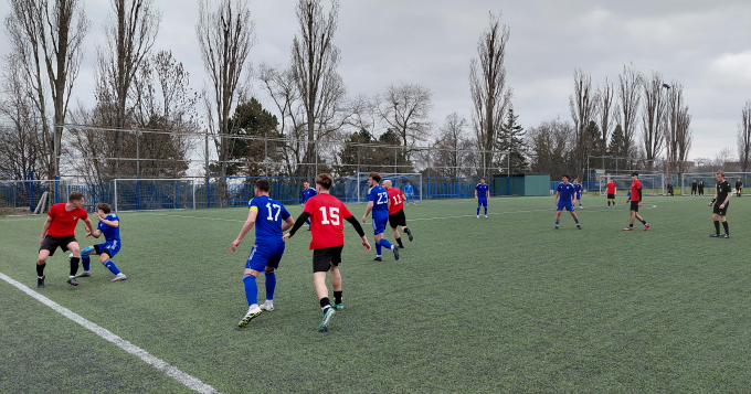 V 17. kole VEOLIA PRAŽSKÁ TEPLÁRENSKÁ přebor mužů, jsme neděli zajížděli na Podolí, kde na místní UMT proti nám nastoupil poslední celek soutěže, mužstvo SK Třeboradice.