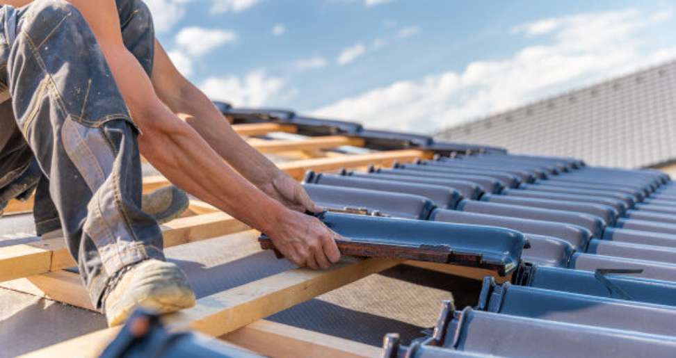 The Top 5 Benefits of Hiring a Roofing CompanyThe Top 5 Benefits of Hiring a Roofing Company